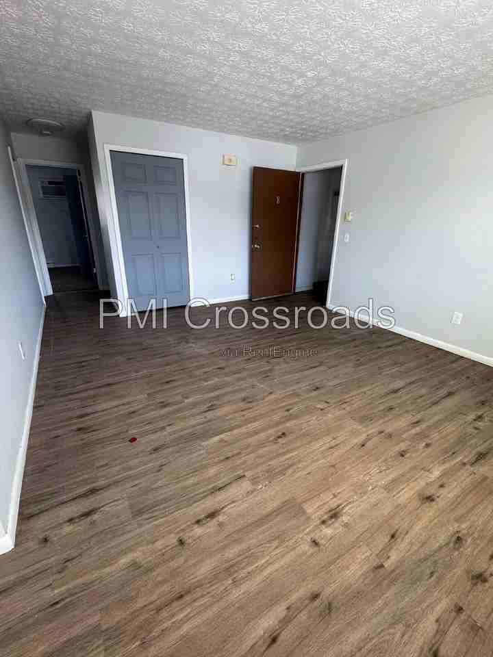 1806 Whipple Ave Nw #8 - Photo 3 of 17