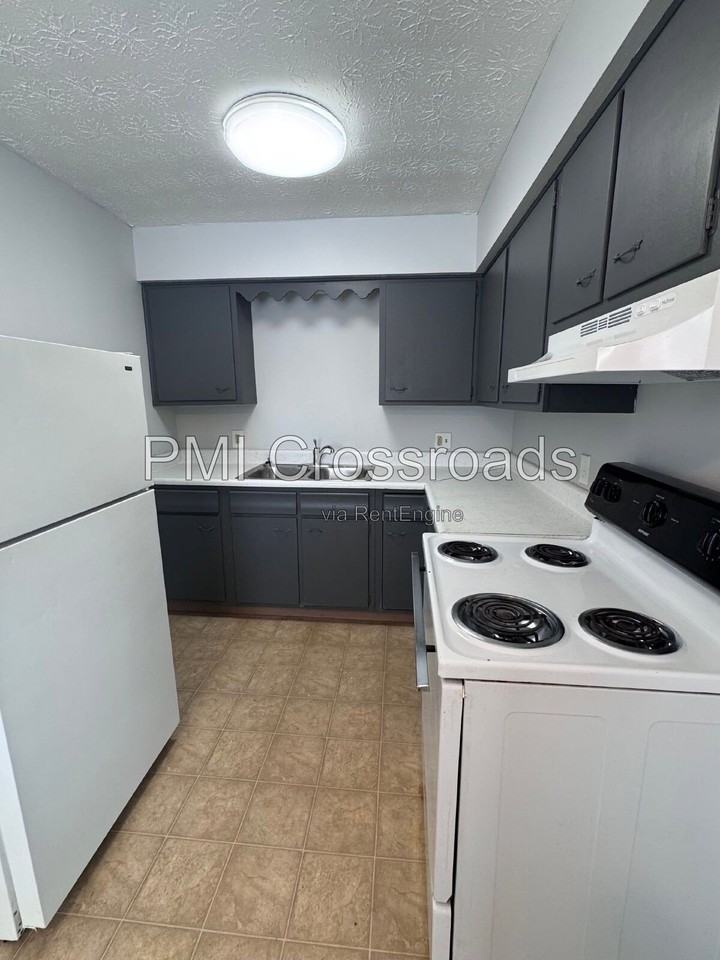 1806 Whipple Ave Nw #8 - Photo 6 of 17