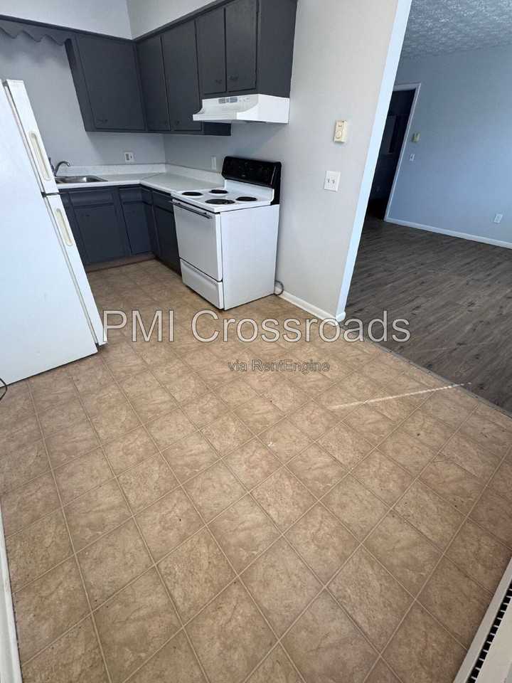 1806 Whipple Ave Nw #8 - Photo 7 of 17