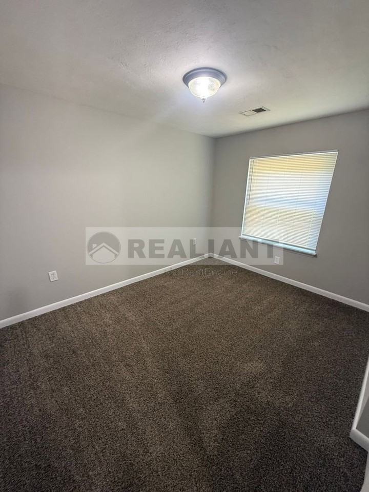 319 Bellevue Ave - Photo 2 of 5