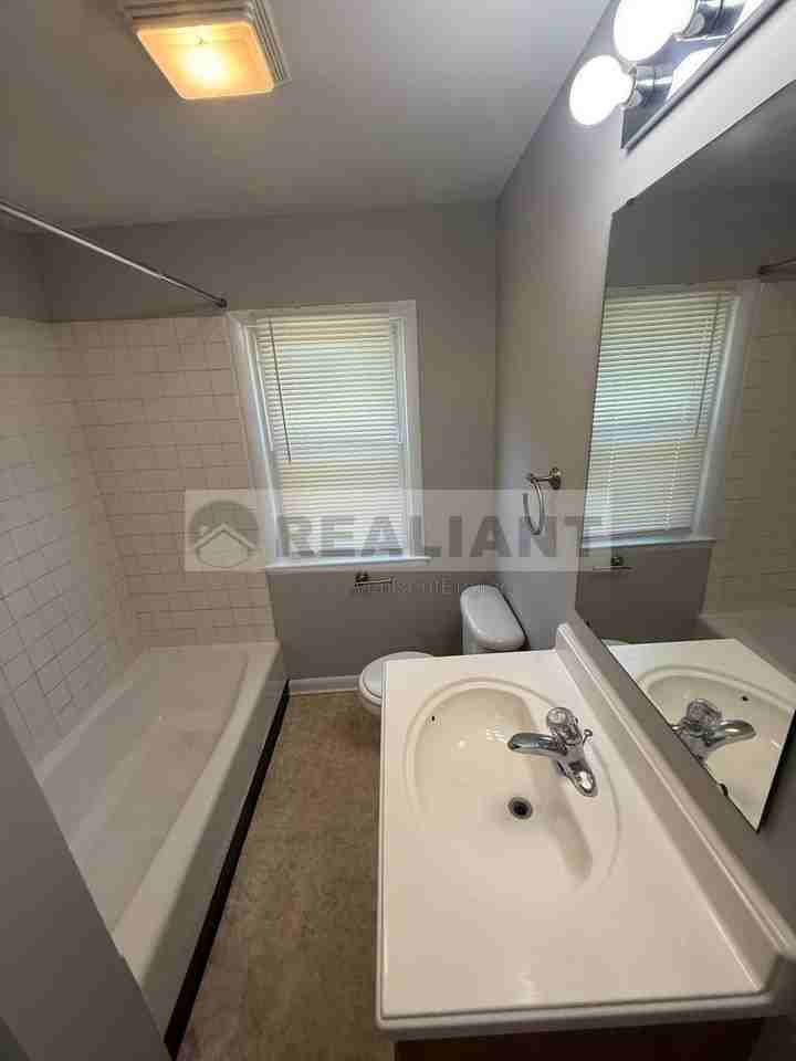 319 Bellevue Ave - Photo 4 of 5