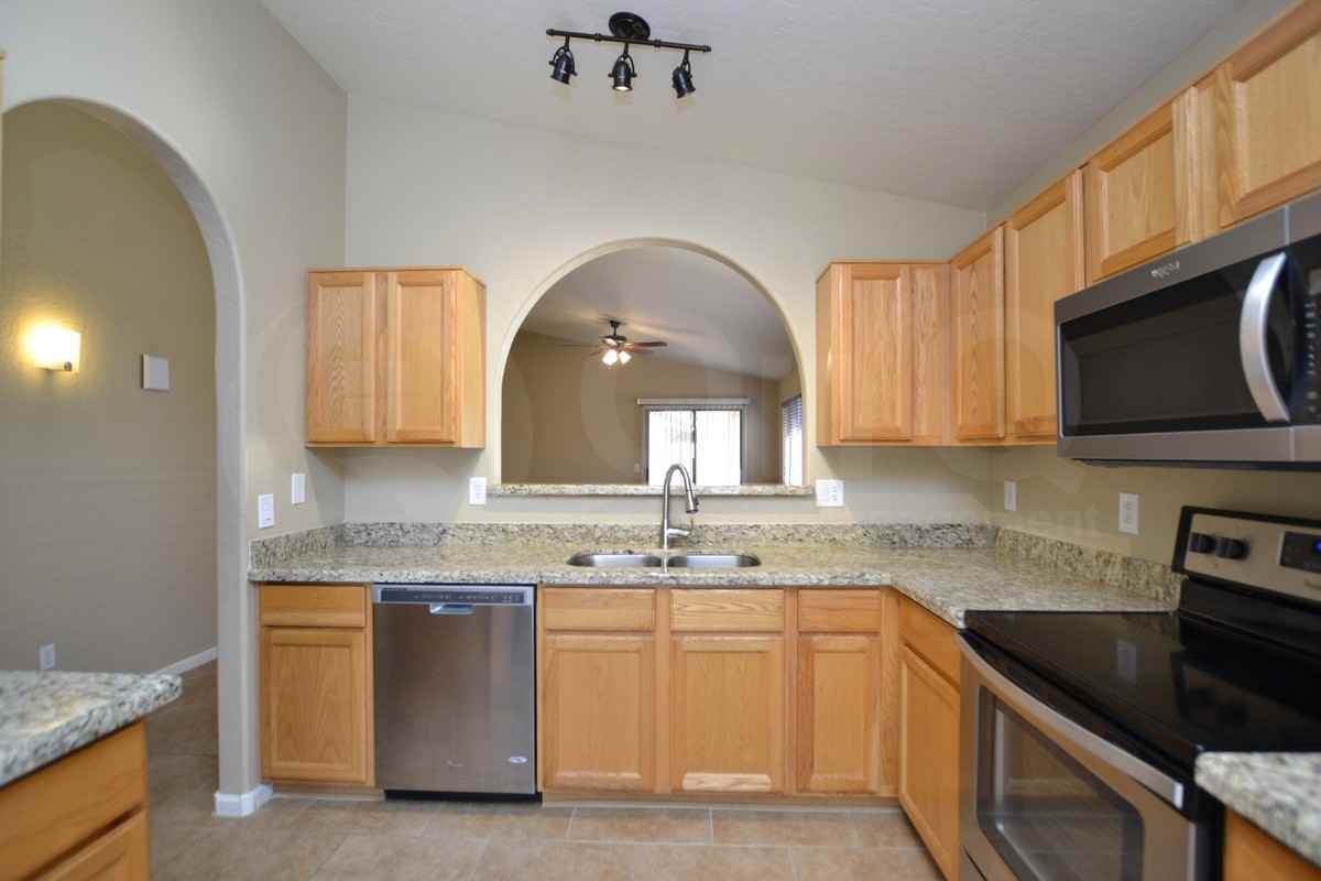 734 W Oxford Ln - Photo 4 of 22