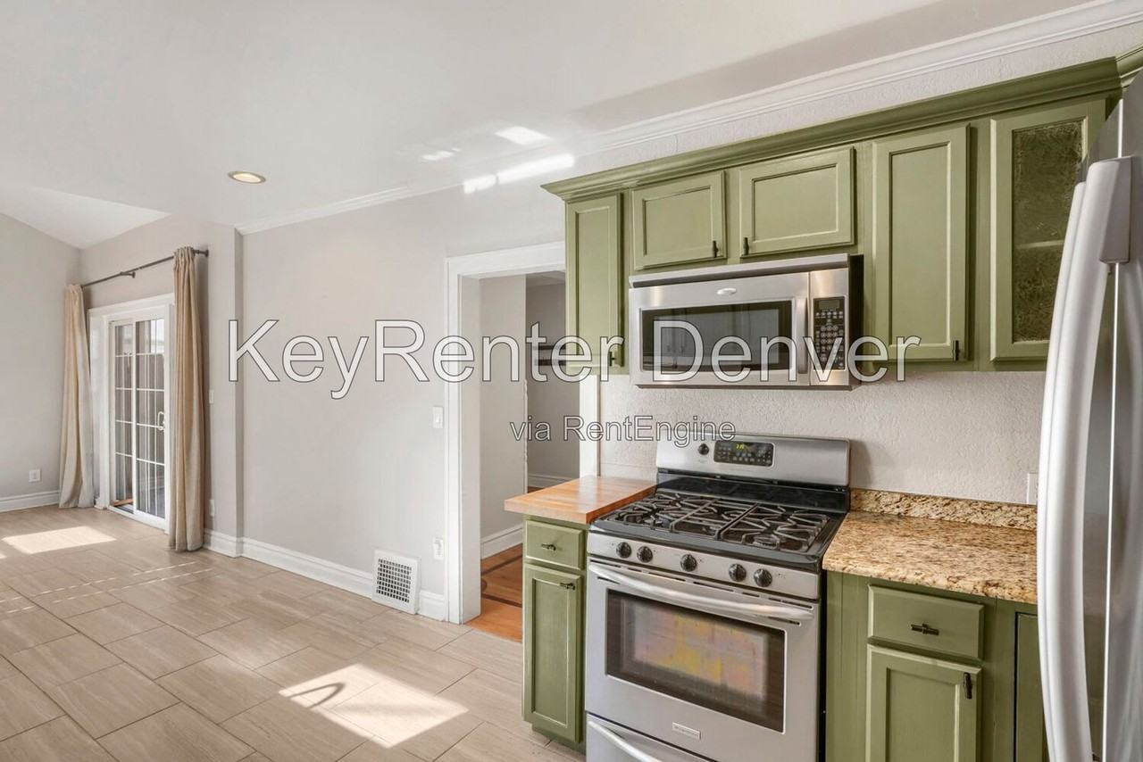 1414 N Clarkson St - Photo 4 of 18