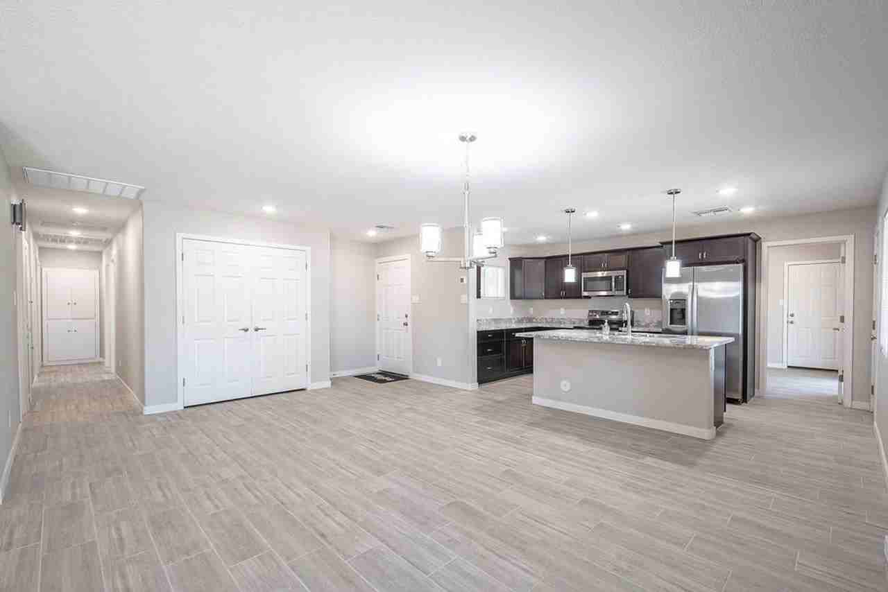 4002 N 59th Dr - Photo 2 of 27