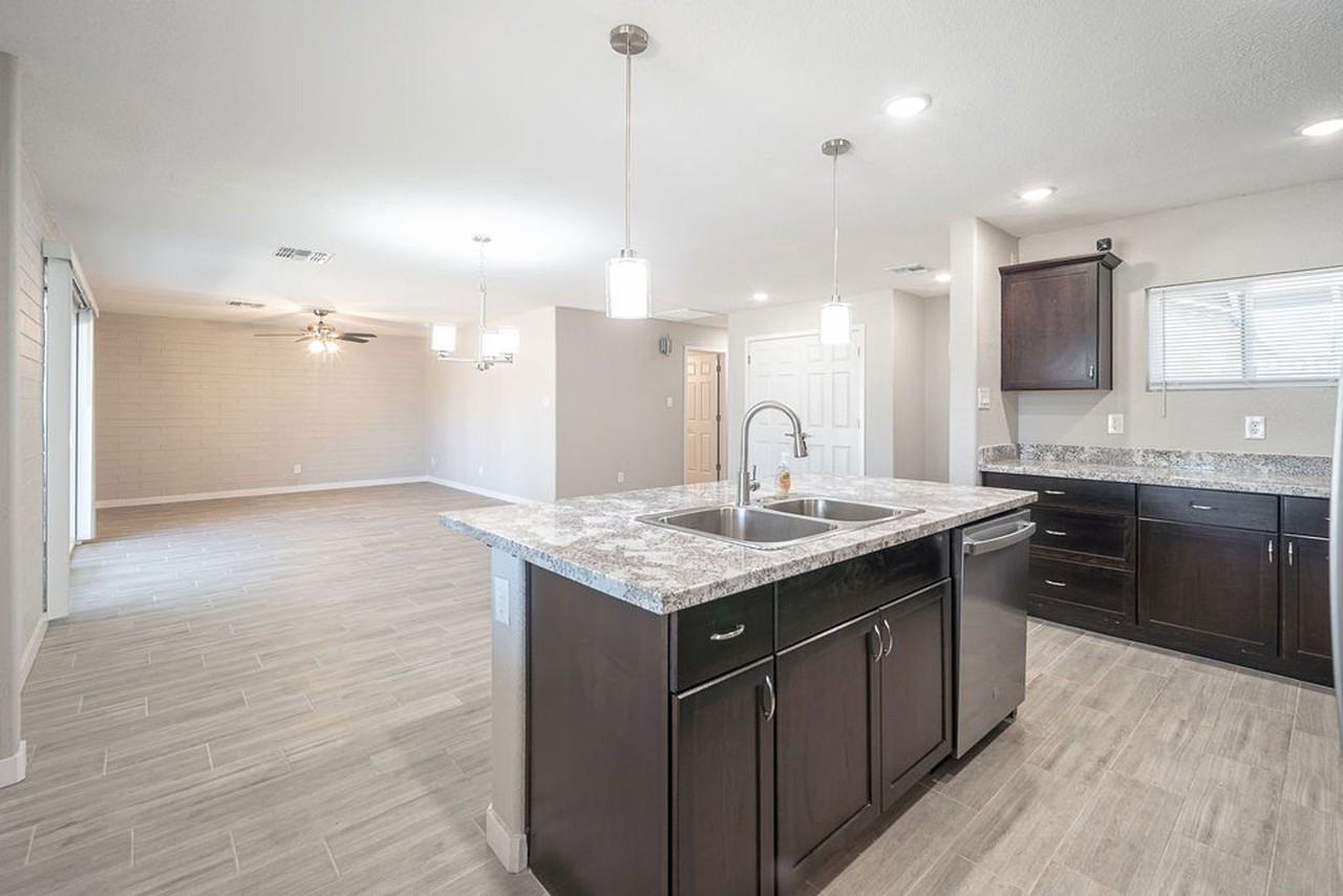 4002 N 59th Dr - Photo 4 of 27