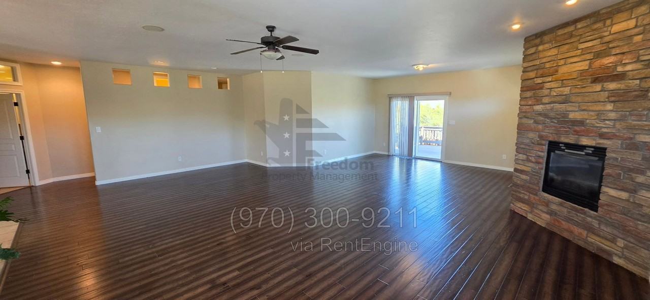 2690 Summer Hill Ct - Photo 3 of 10
