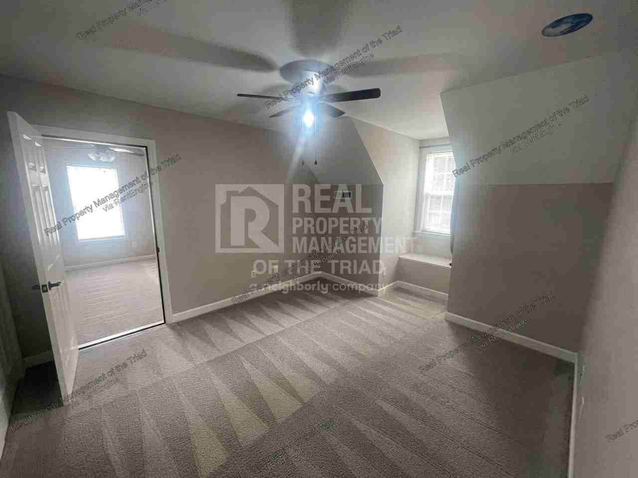 863 Valleystream Rd - Photo 3 of 18