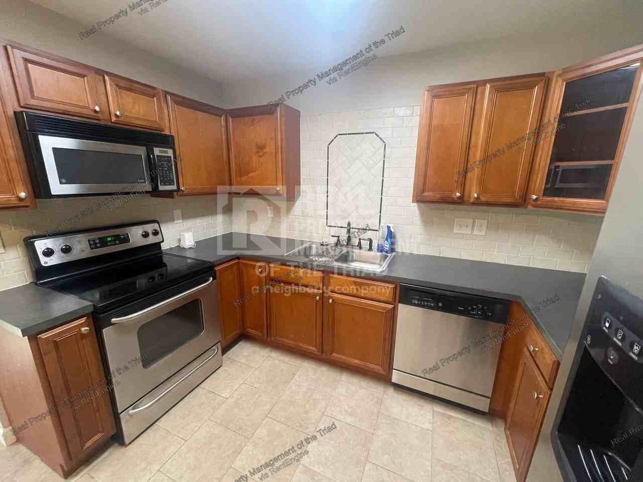 863 Valleystream Rd - Photo 5 of 18