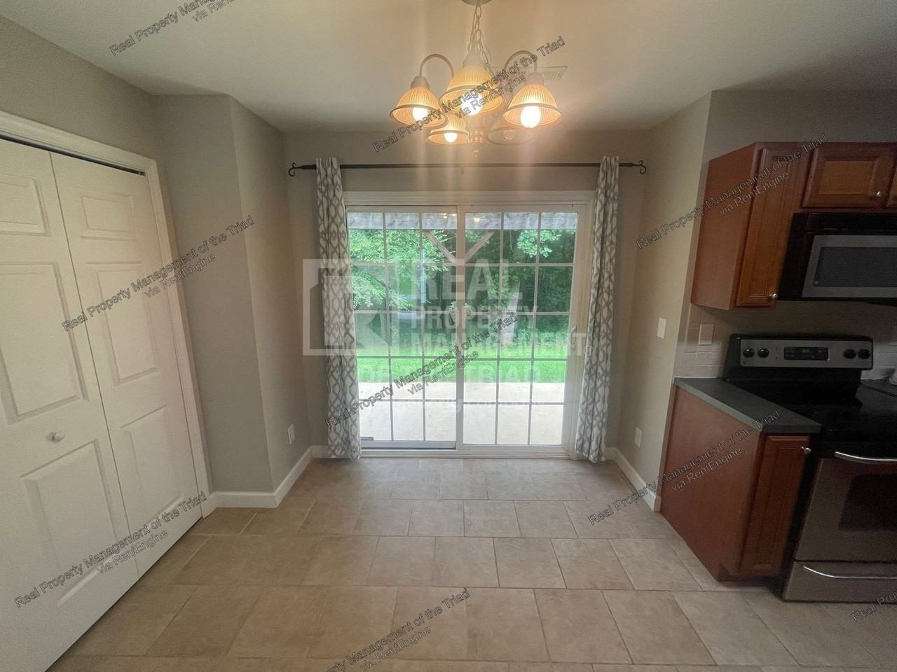 863 Valleystream Rd - Photo 6 of 18