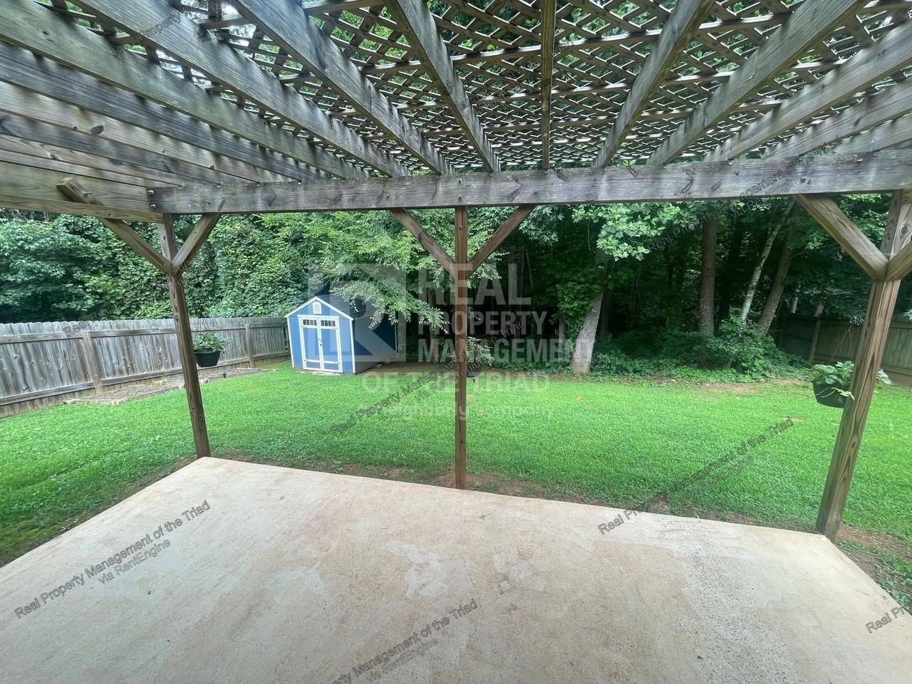 863 Valleystream Rd - Photo 7 of 18