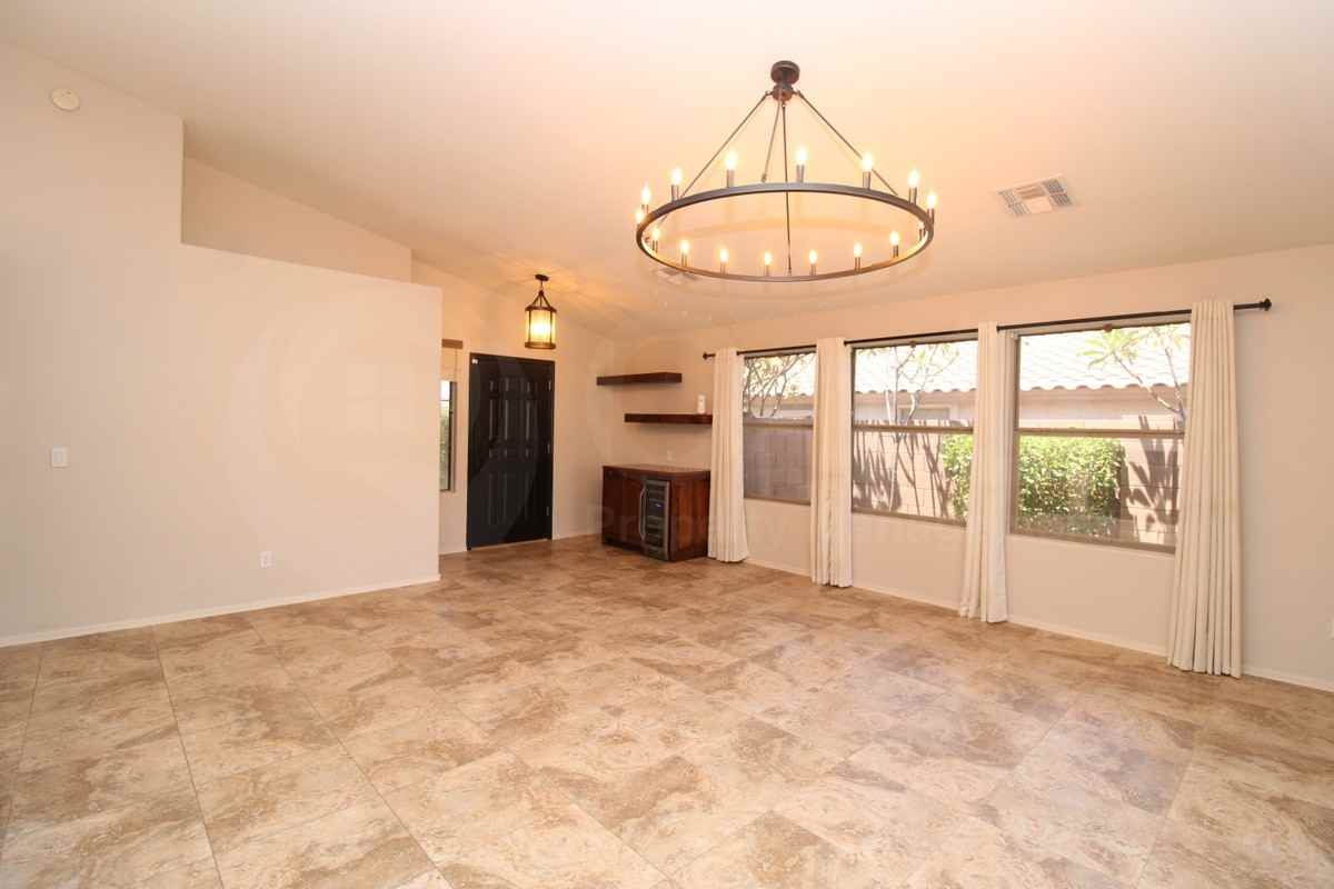 9112 E Hillview Cir - Photo 7 of 19