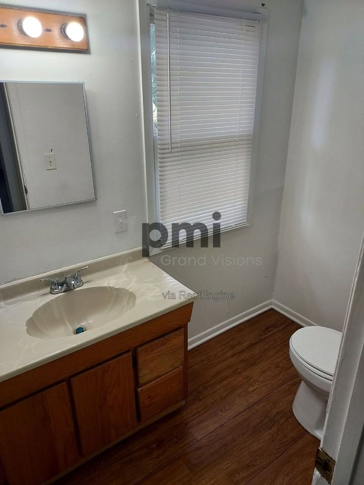 419 E Peoria Ave - Photo 4 of 26