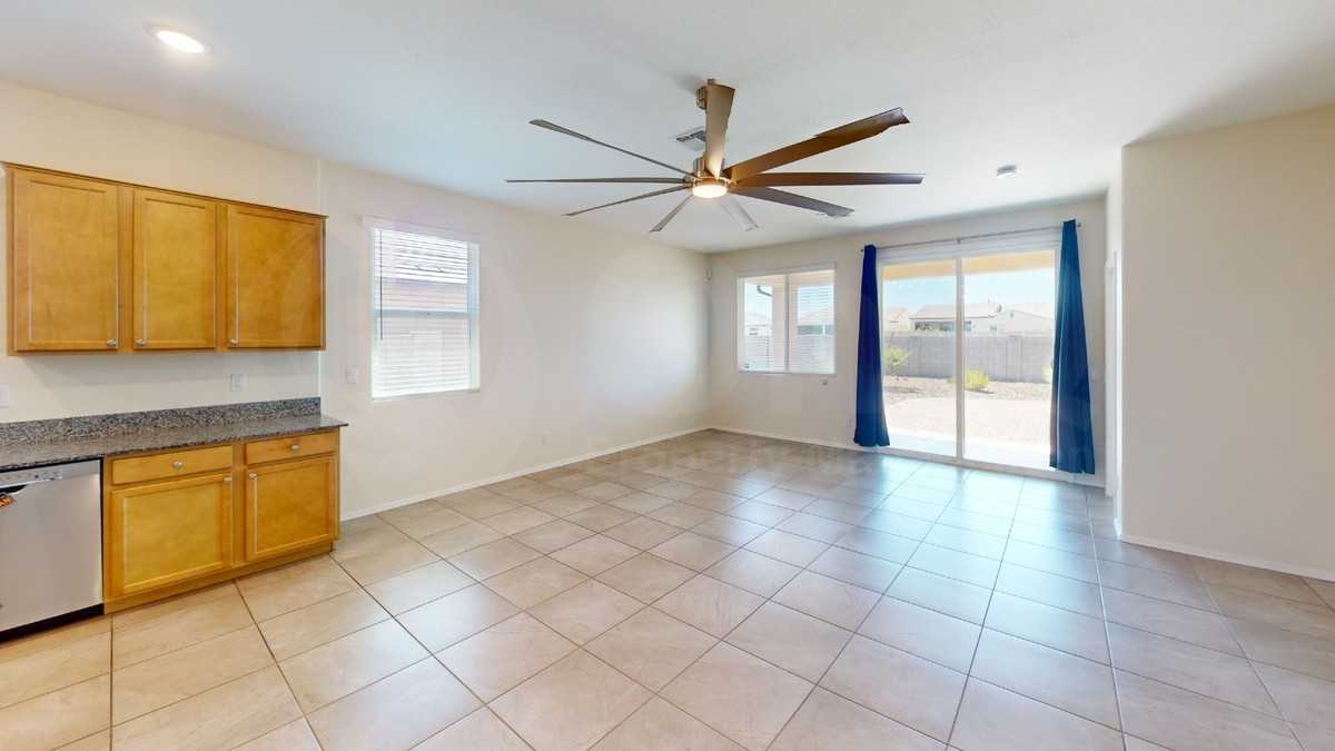 25152 N 135th Ave - Photo 5 of 17