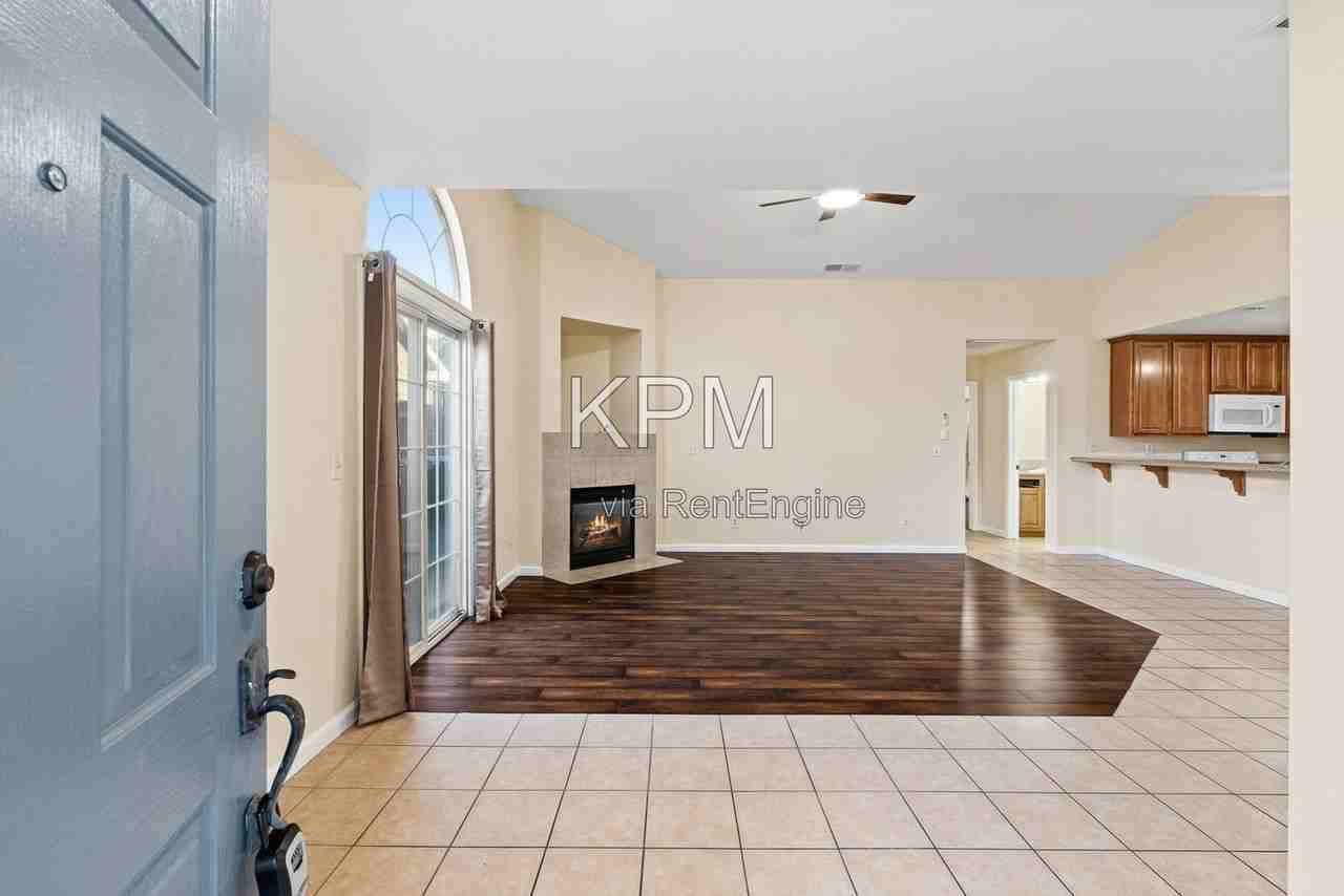 1544 Emily Ct - Photo 3 of 37