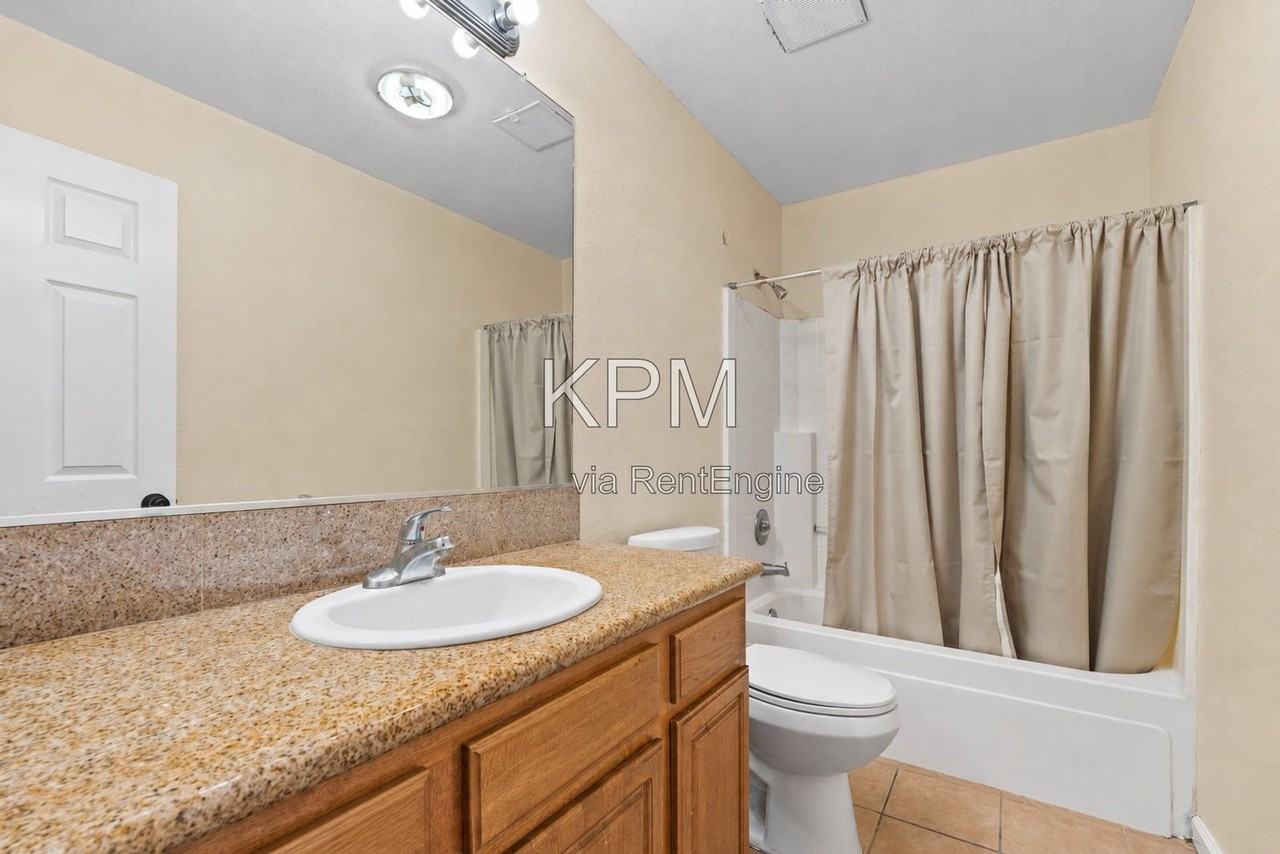 1544 Emily Ct - Photo 4 of 37