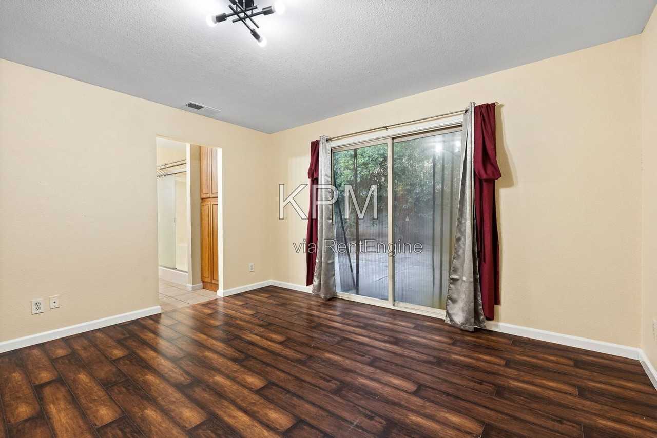 1544 Emily Ct - Photo 5 of 37