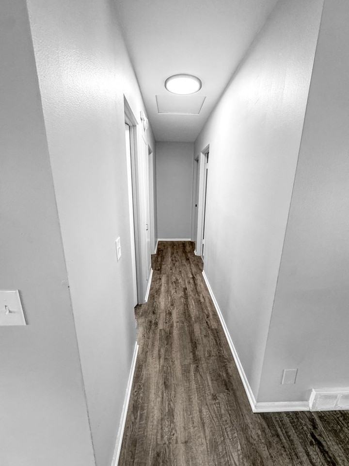 2834 S Burdick St - Photo 3 of 9