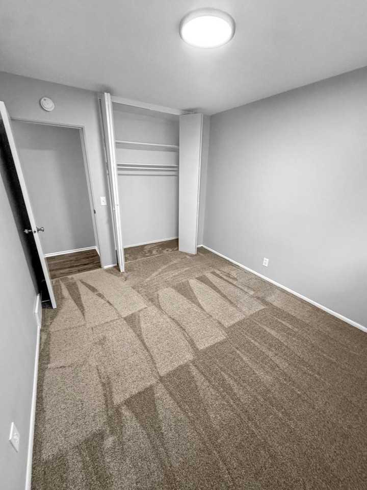 2834 S Burdick St - Photo 4 of 9