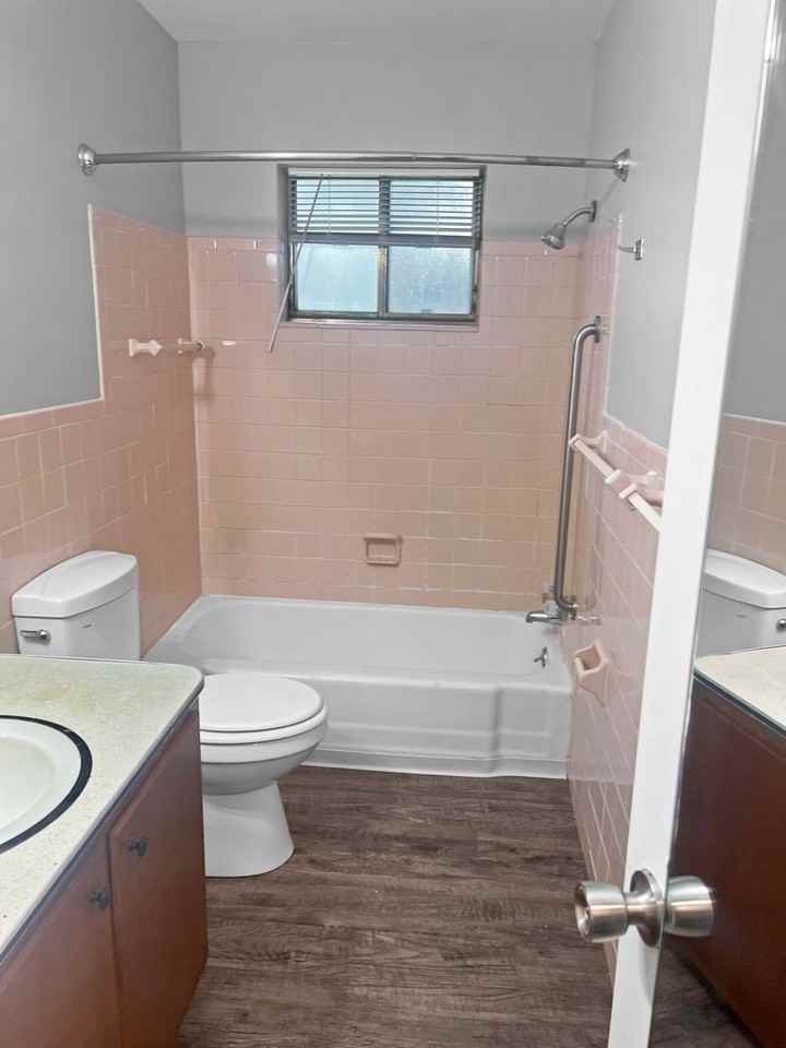 2834 S Burdick St - Photo 7 of 9