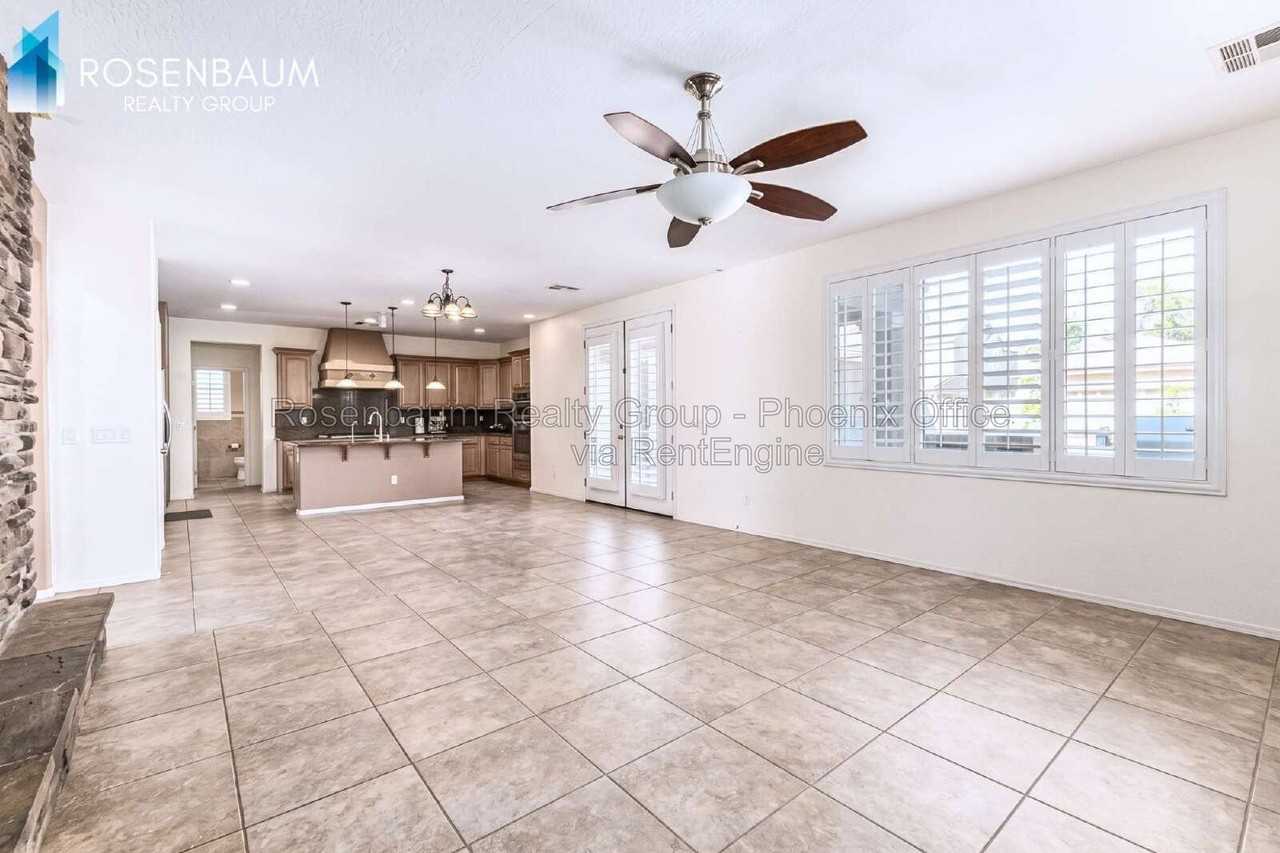 2858 E Shannon St - Photo 4 of 19