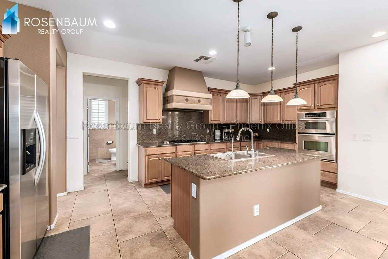 2858 E Shannon St - Photo 6 of 19