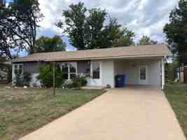 featured image of 821 Skyline Dr