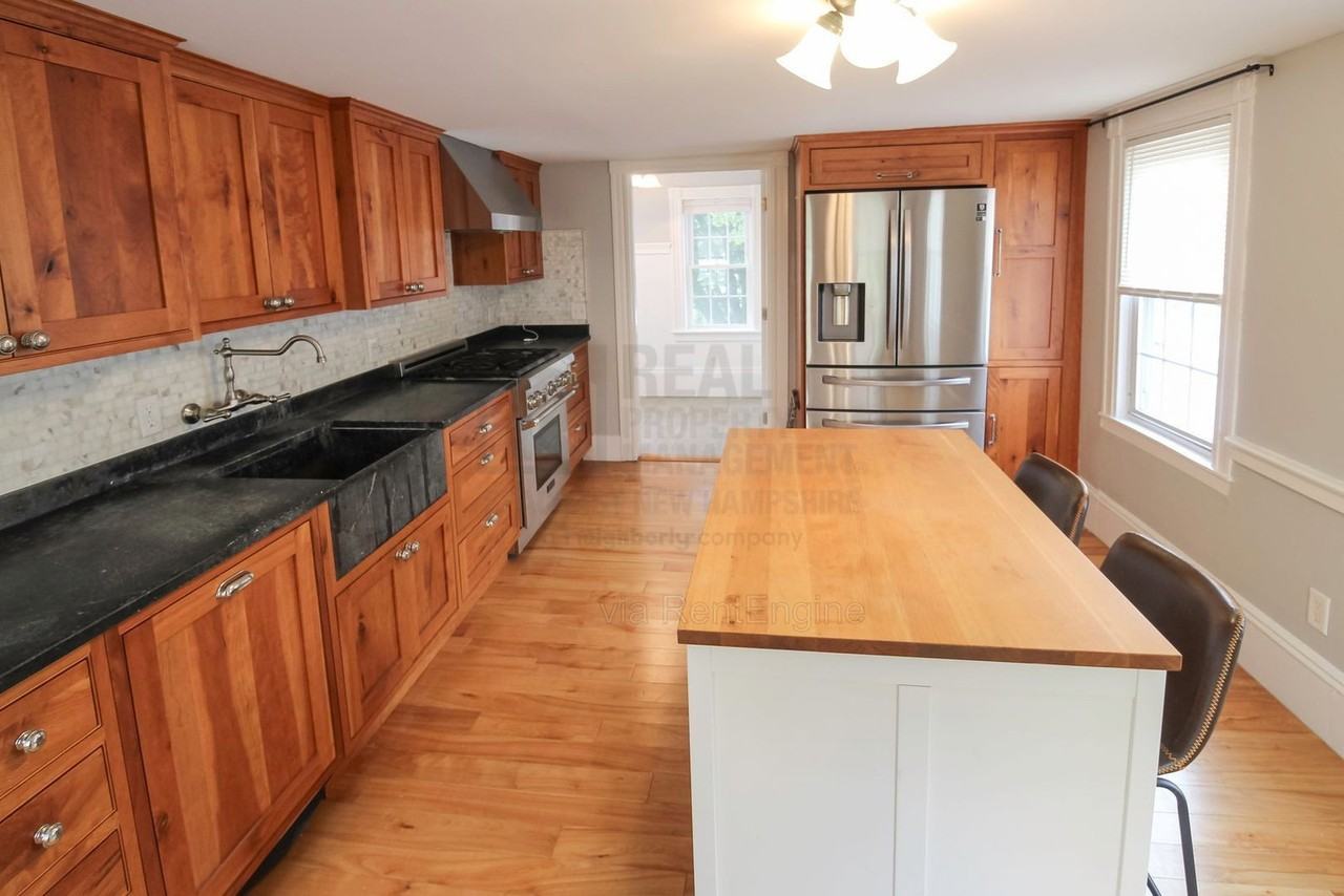 445 Pleasant St #2 - Photo 3 of 34