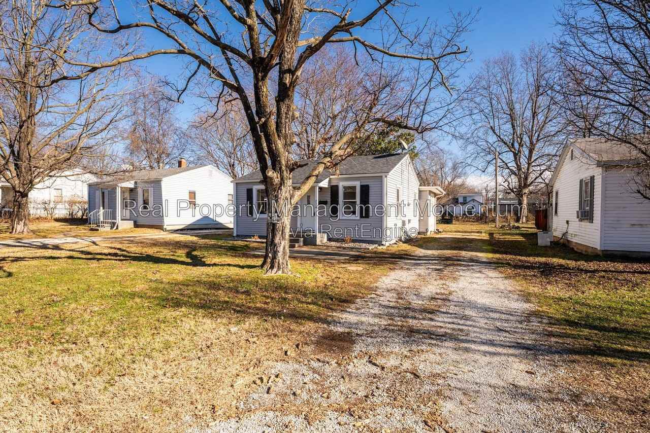 730 N West Ave - Photo 4 of 25