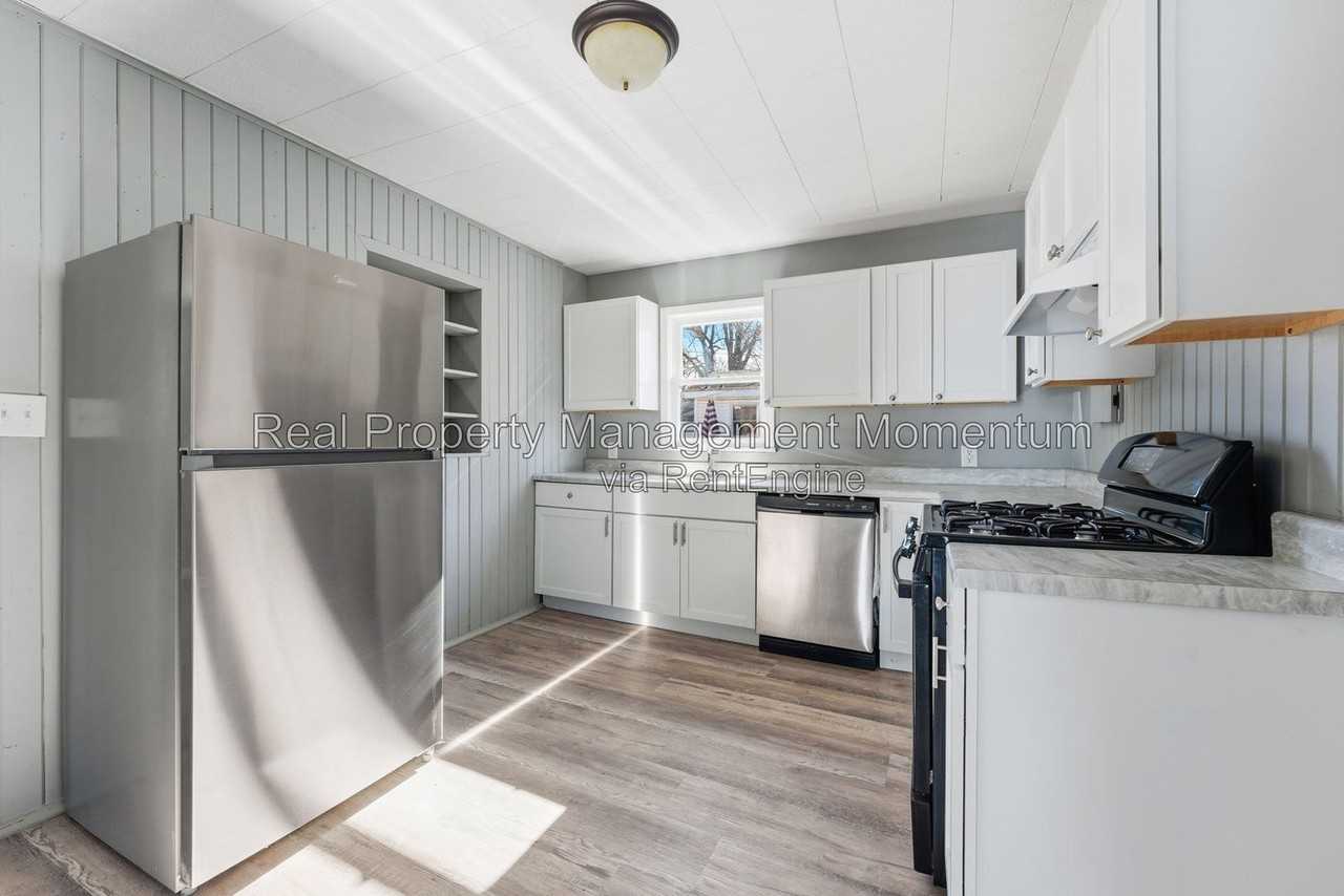 730 N West Ave - Photo 5 of 25