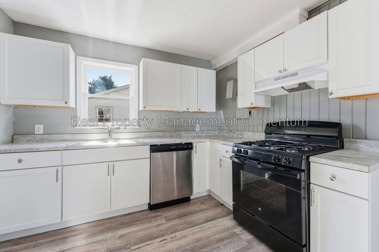 730 N West Ave - Photo 6 of 25