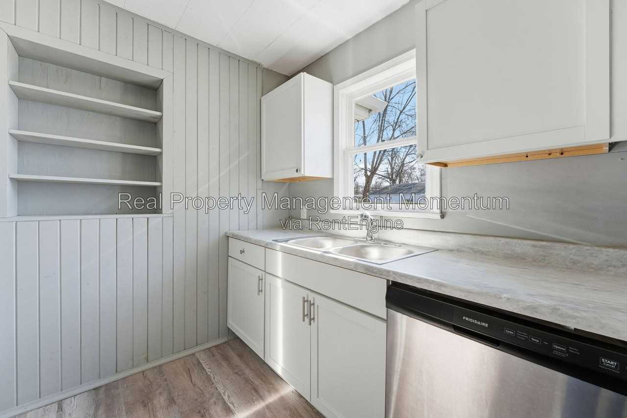 730 N West Ave - Photo 7 of 25