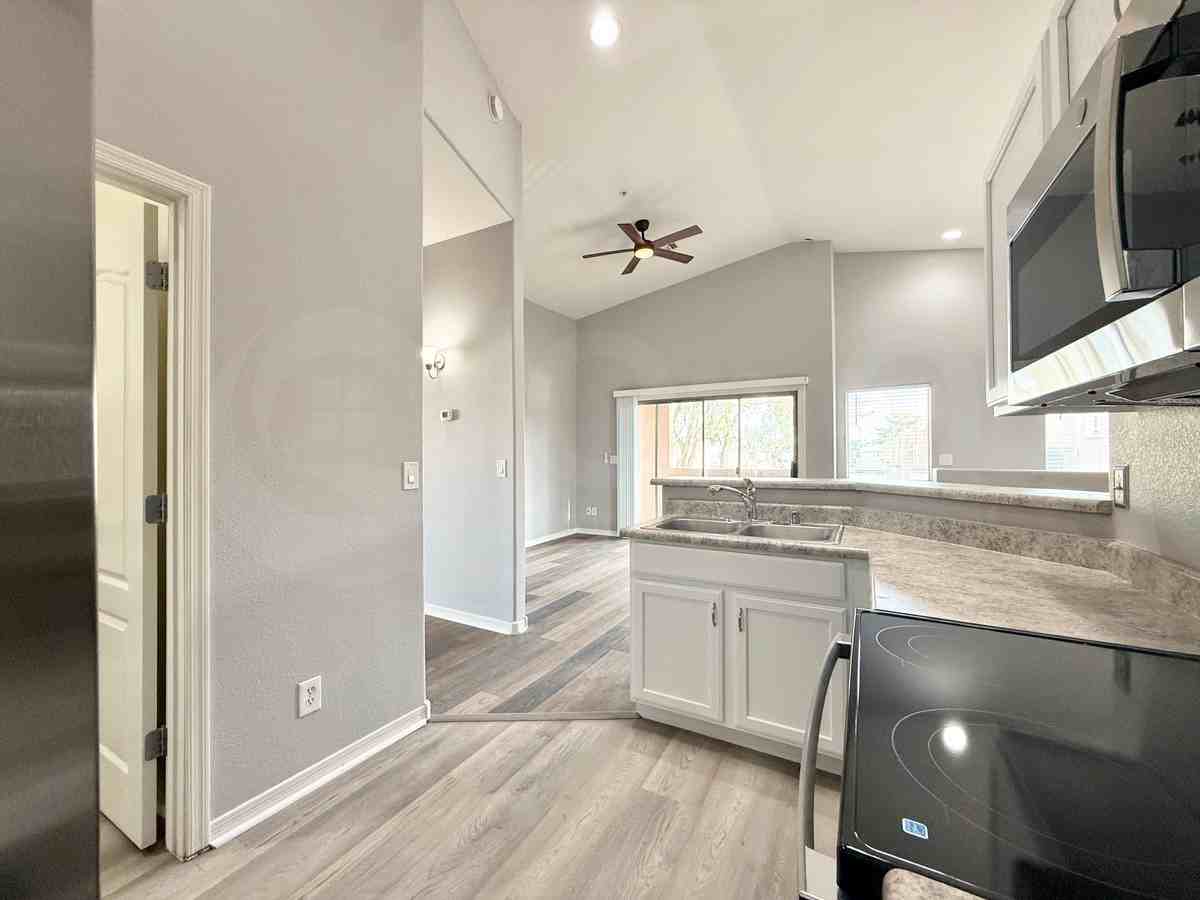 1406 W Emerald Ave #123 - Photo 4 of 16