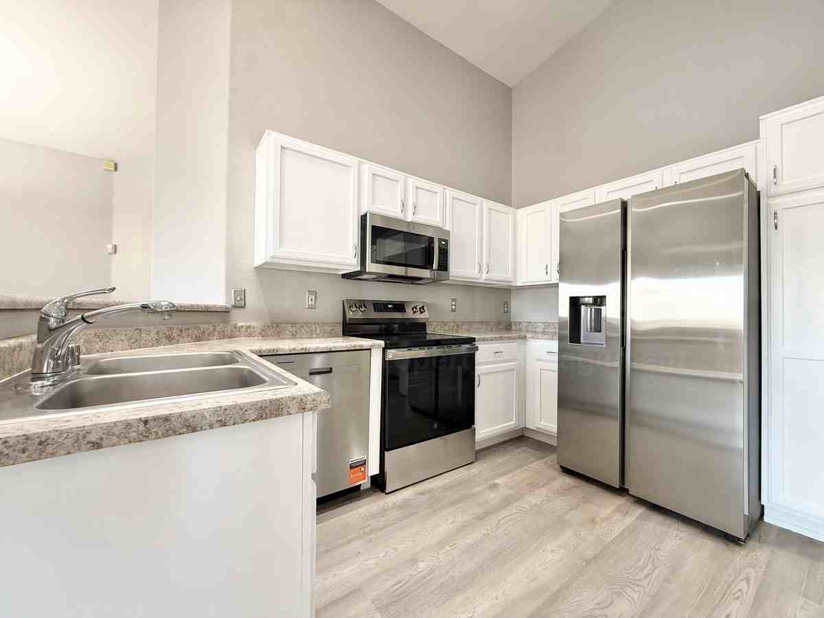 1406 W Emerald Ave #123 - Photo 6 of 16