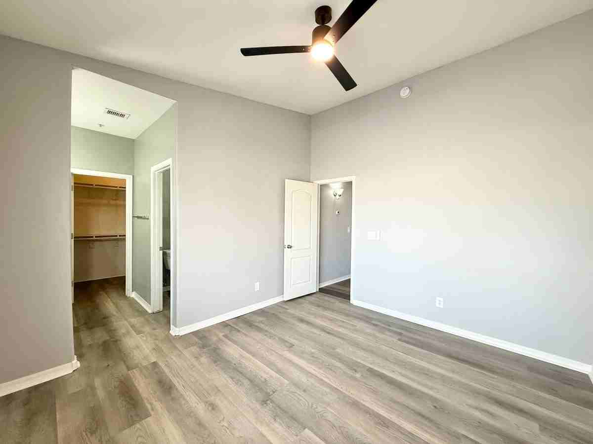 1406 W Emerald Ave #123 - Photo 7 of 16