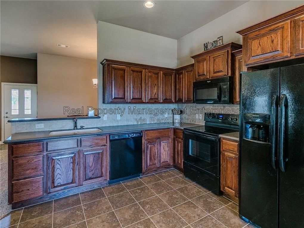 13208 Running Pebble Rd - Photo 5 of 20