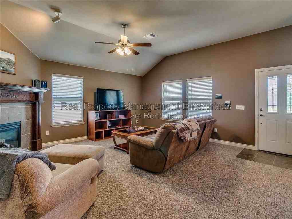 13208 Running Pebble Rd - Photo 7 of 20