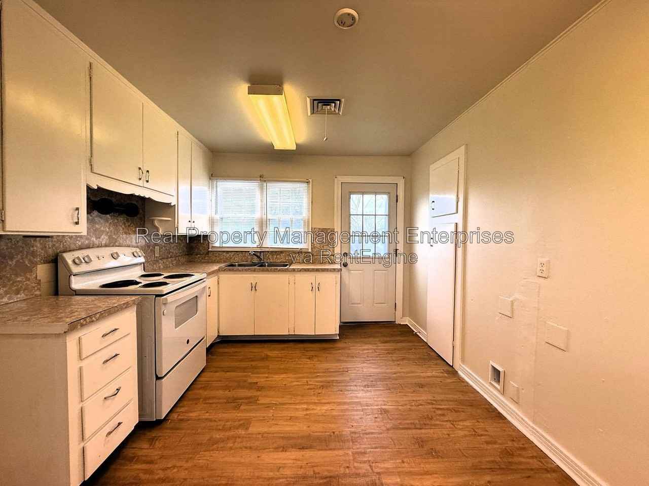 3132 Nw 50th St - Photo 5 of 16