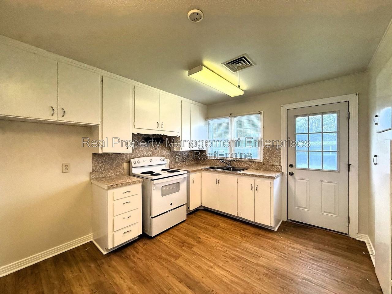 3132 Nw 50th St - Photo 6 of 16
