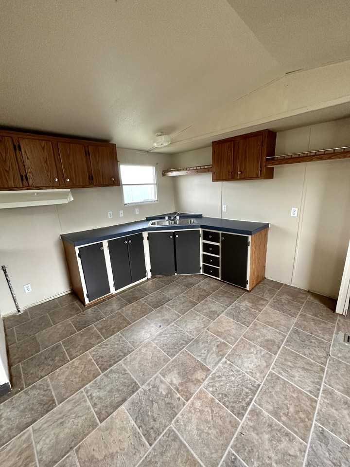 512 15th St - Photo 2 of 7