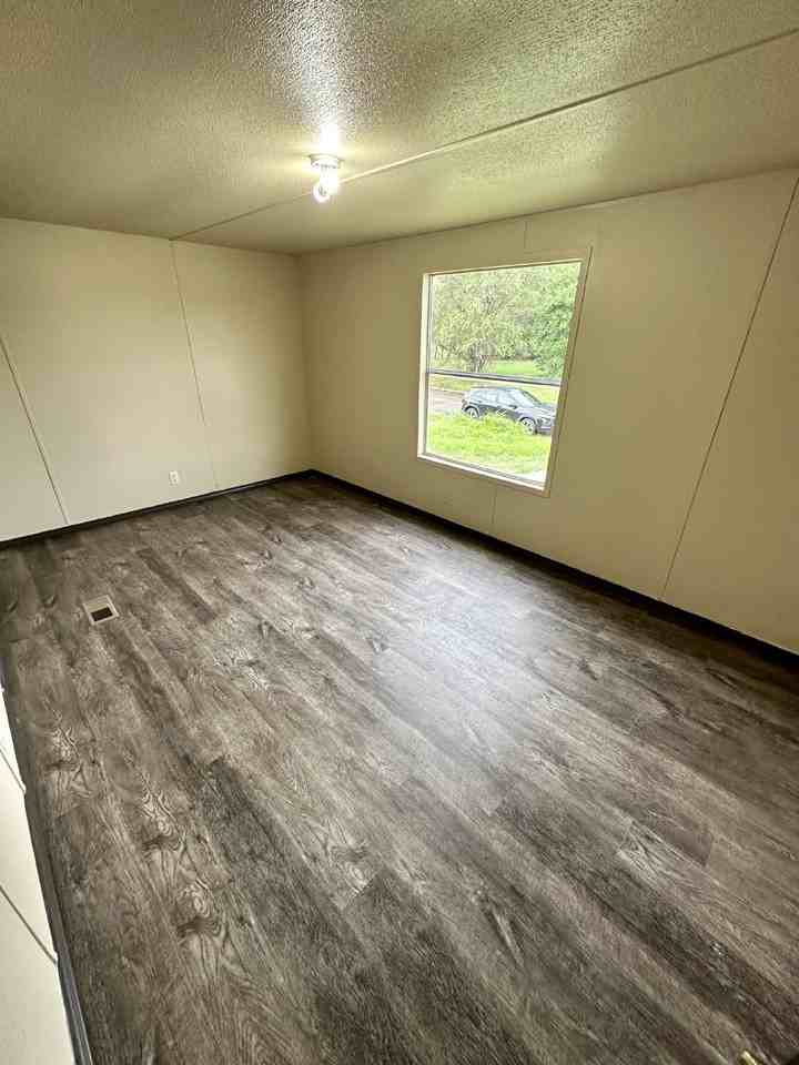 512 15th St - Photo 4 of 7