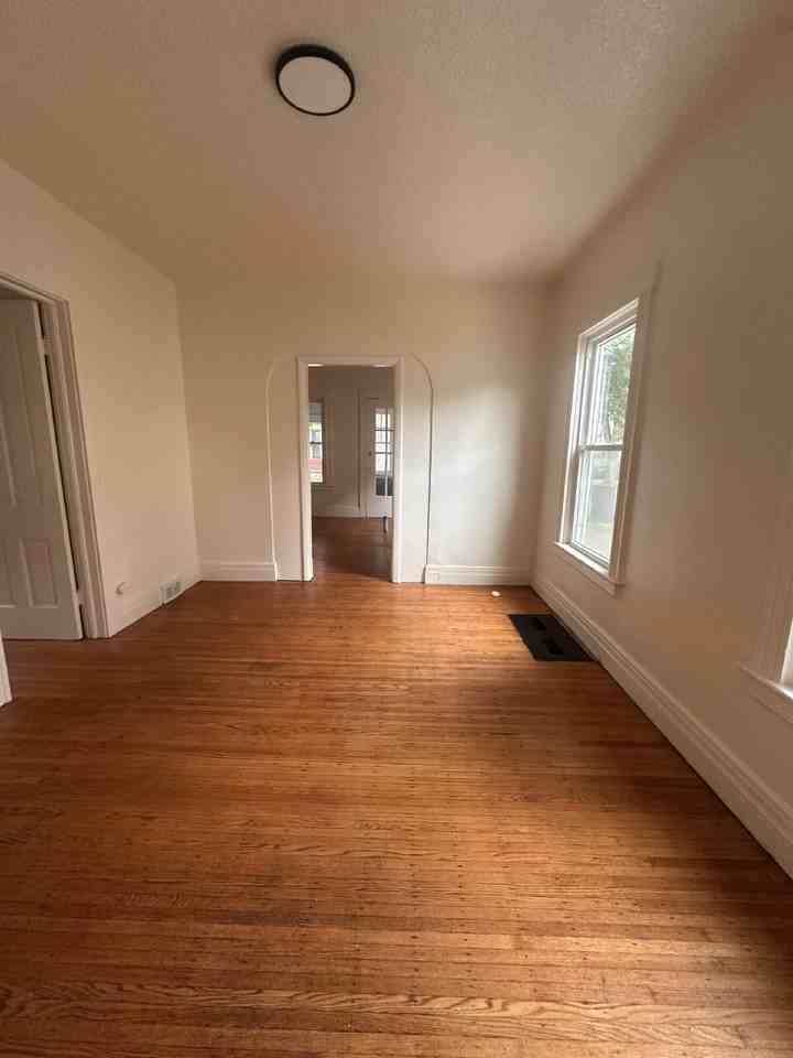 32 Alice St #DOWN - Photo 3 of 10