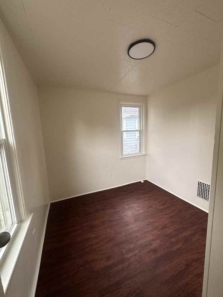 32 Alice St #DOWN - Photo 5 of 10