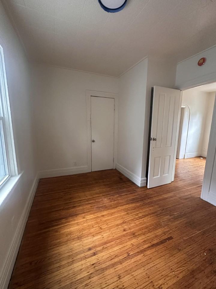 32 Alice St #DOWN - Photo 7 of 10