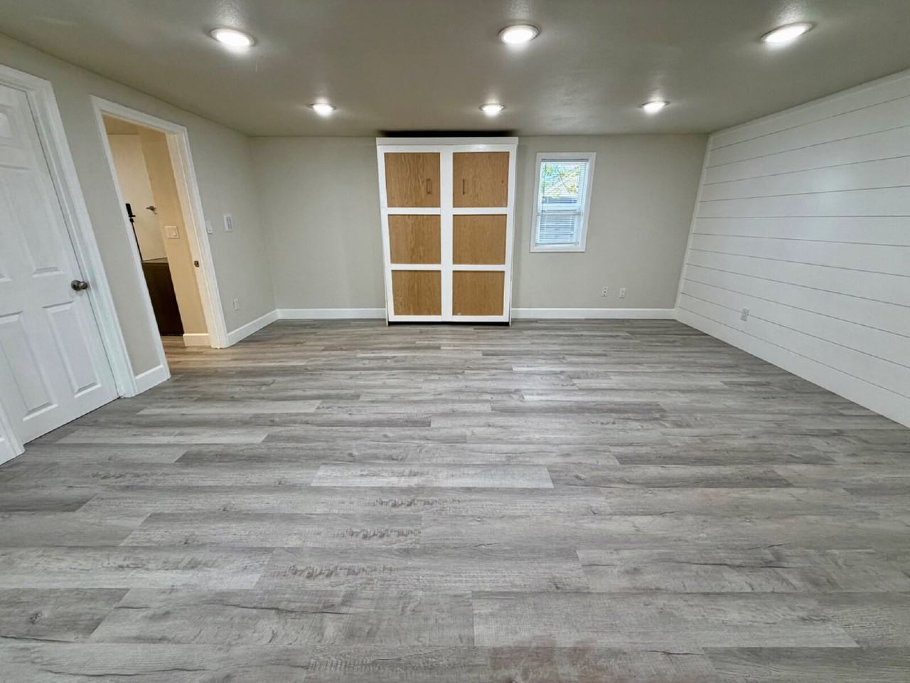 1006 W 30th St Apt B - Photo 2 of 10