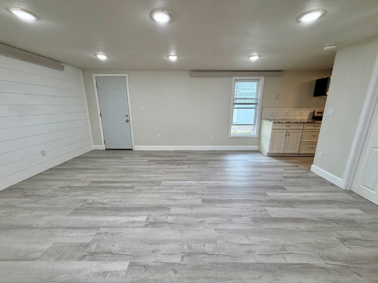 1006 W 30th St Apt B - Photo 4 of 10