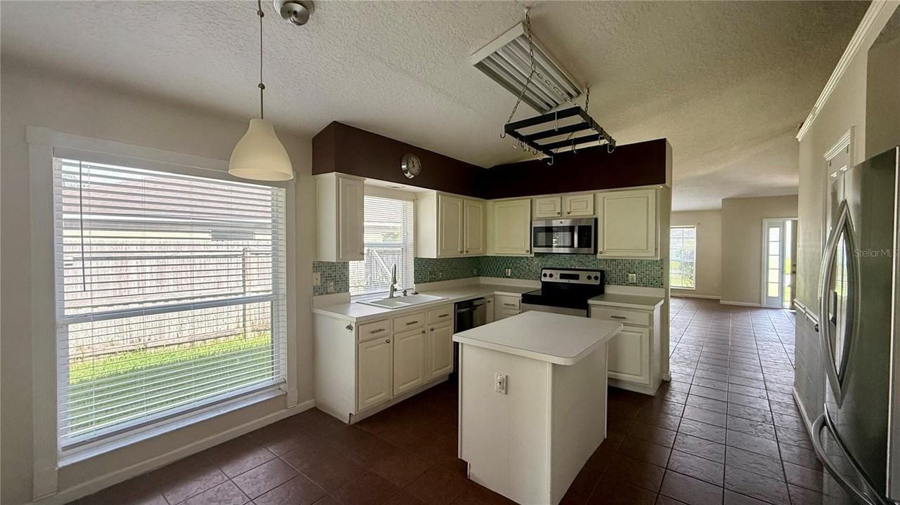 3227 Herons Point Cir - Photo 2 of 22