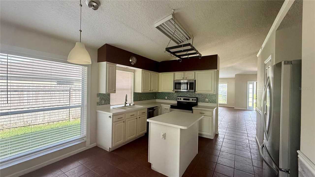 3227 Herons Point Cir - Photo 3 of 22