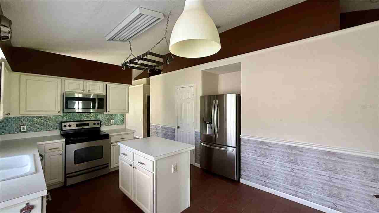 3227 Herons Point Cir - Photo 4 of 22