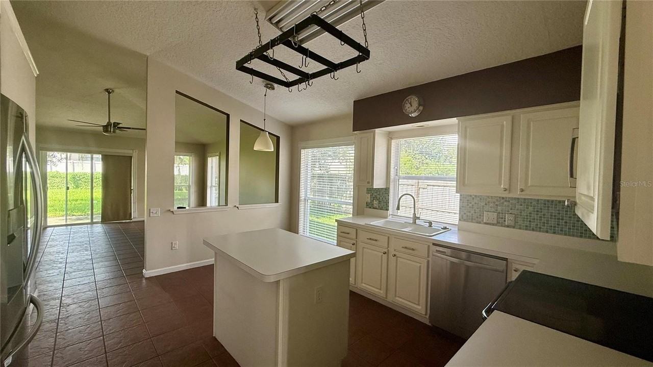 3227 Herons Point Cir - Photo 5 of 22