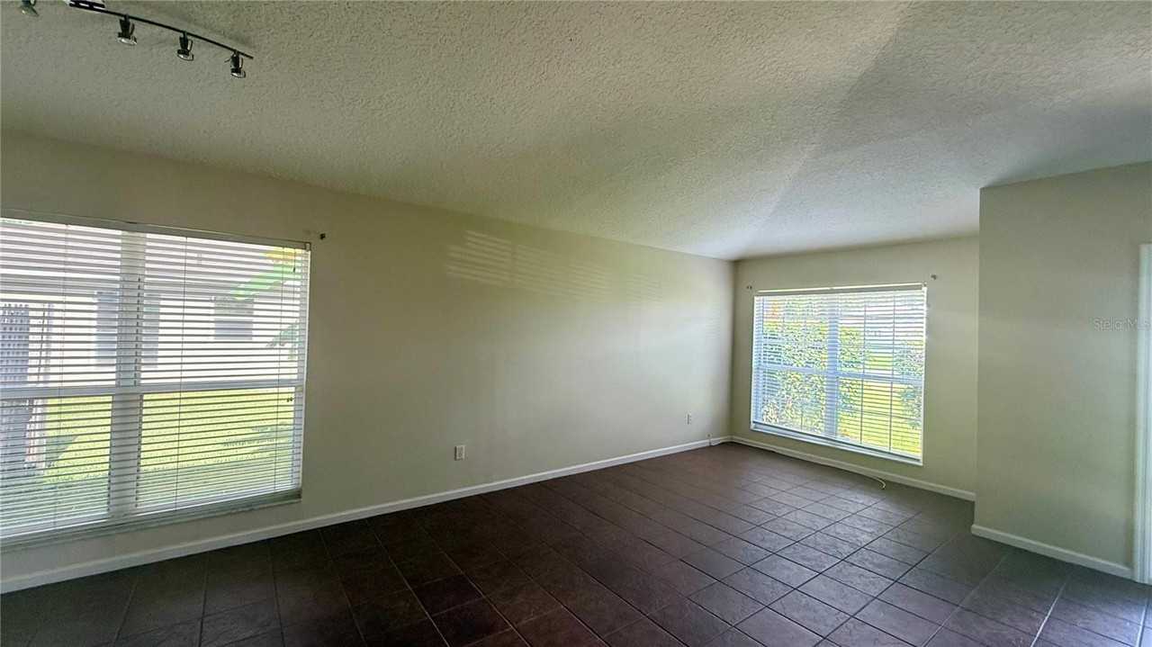 3227 Herons Point Cir - Photo 7 of 22